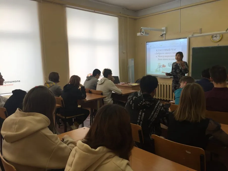 В преддверии Международного дня инвалидов в 7, 9, 10 классе прошёл классный час на тему "Доброта спасёт мир"